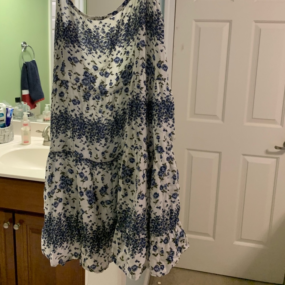 Beautiful loose floral sun dress !! 🌼🌞🌺